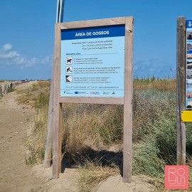 Cartellera per normes d'ús en platges i espais naturals protegits